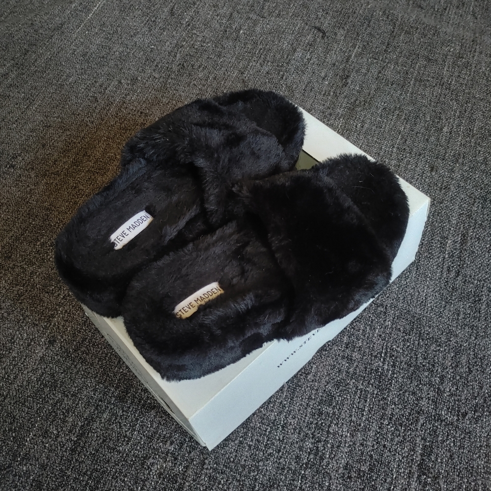 Steve Madden slides
